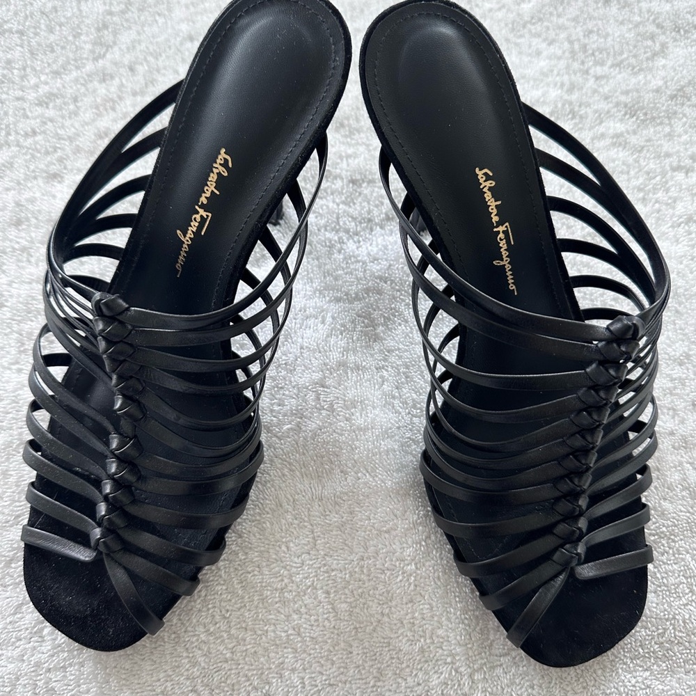 Ferragamo Black Leather Knotted Strappy Mules with Suede Heels Women’s 8-1/2 - Picture 3 of 6